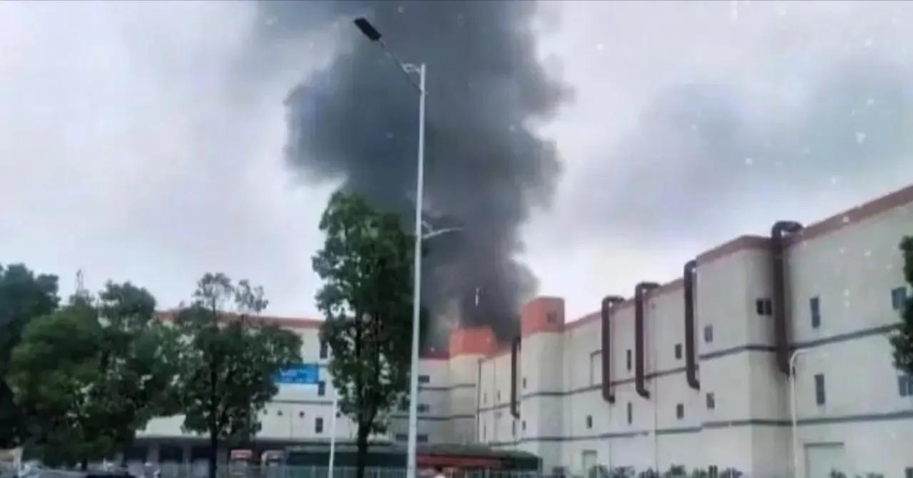 谁之过？
老板拖欠了小伙子800块钱工资，
小伙子一怒之下一把火烧了厂子，
老板