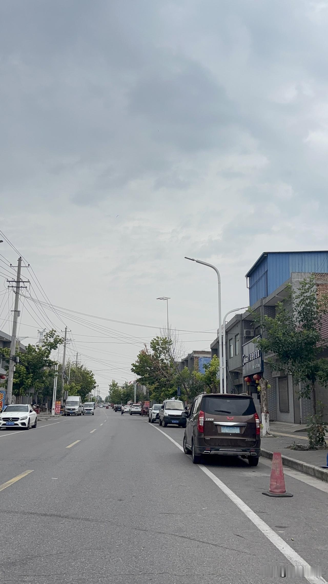 渭南华阴市罗敷镇街道随拍，街上看着比较冷清，这是端午节假期第二天，人都去哪儿了，