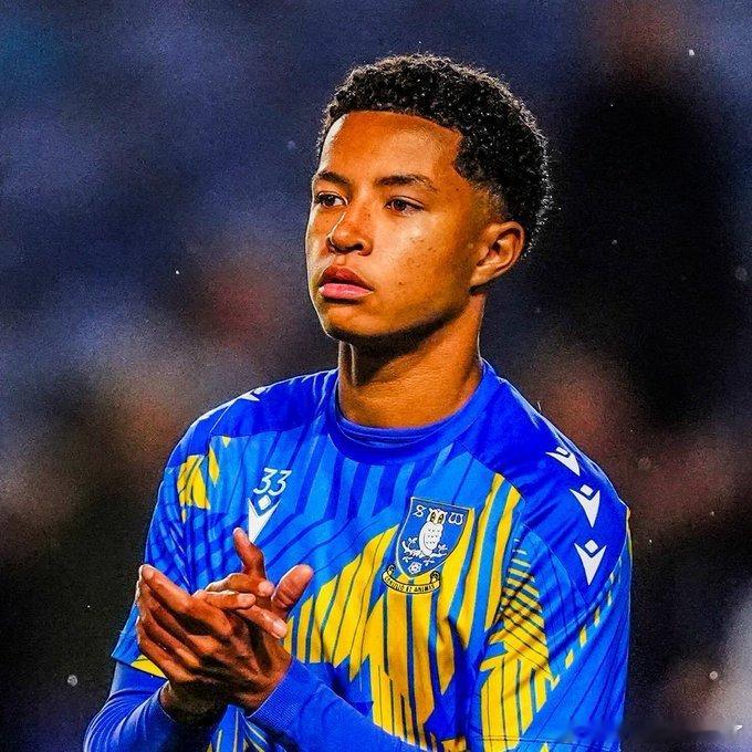 利物浦已为谢周三17岁左后卫伊萨·阿拉奥提出了一份"中等六位数范围"的报价，这名