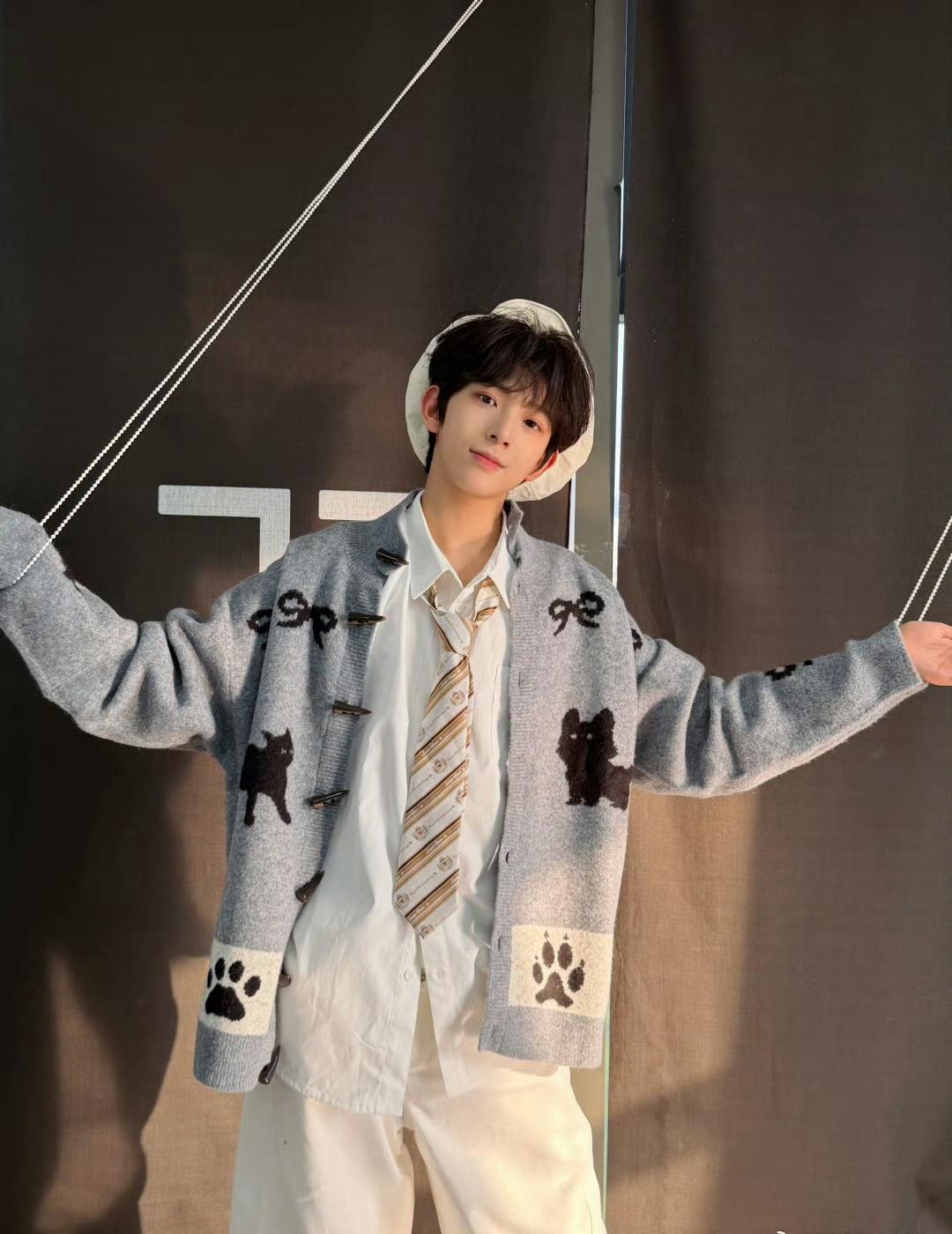 陈浚铭 cjm陈浚铭 四代第一门面cjm 陈浚铭 四代第一吉他手 

“仲夏的凉