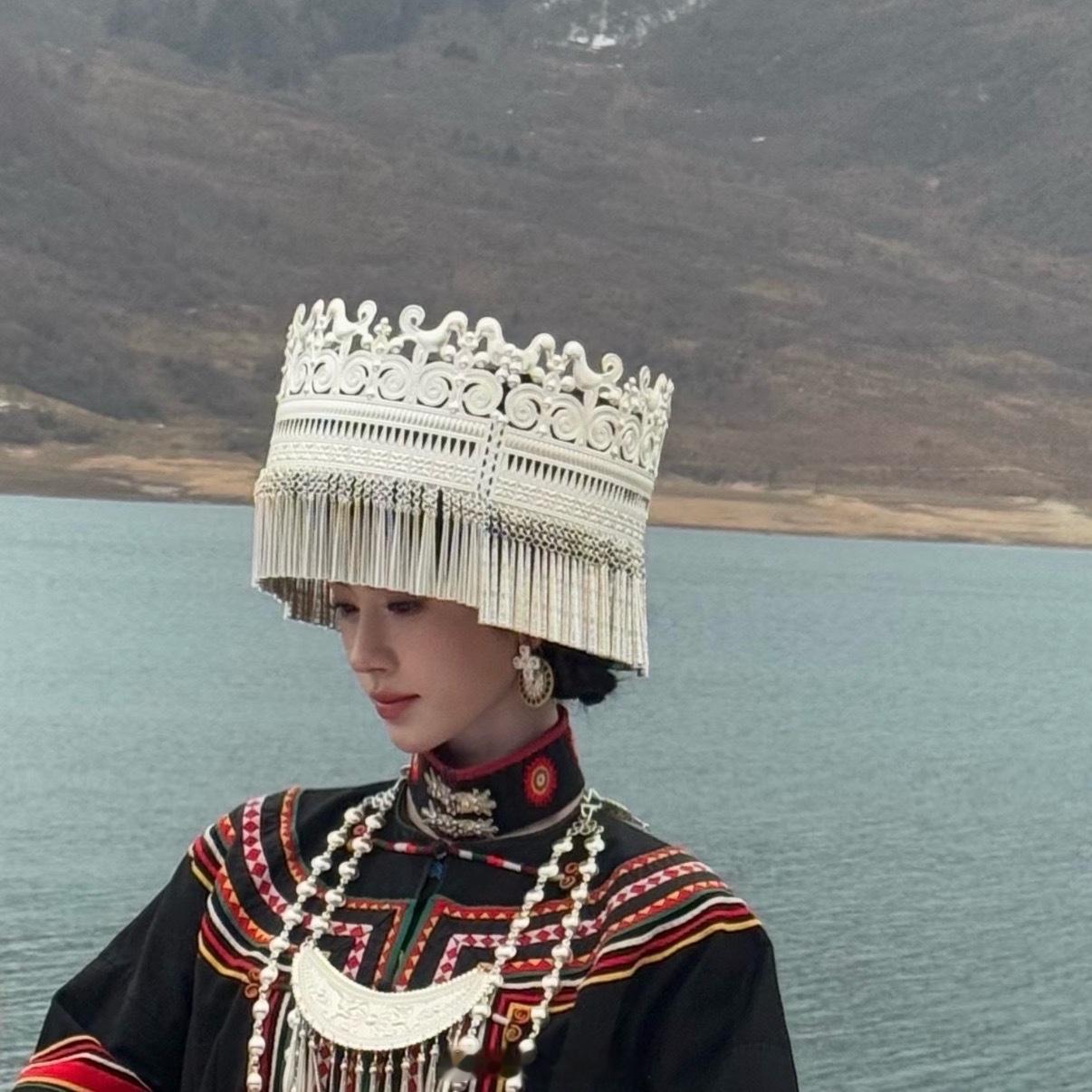 好美的彝族造型啊鞠婧祎民族造型鞠婧祎彝族造型