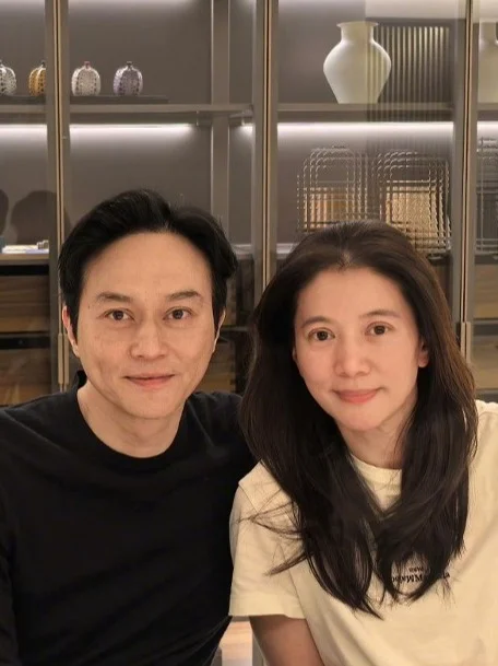 张智霖袁咏仪结婚24周年晒素颜照！二人夫妻相十足 	 53岁张智霖（C...