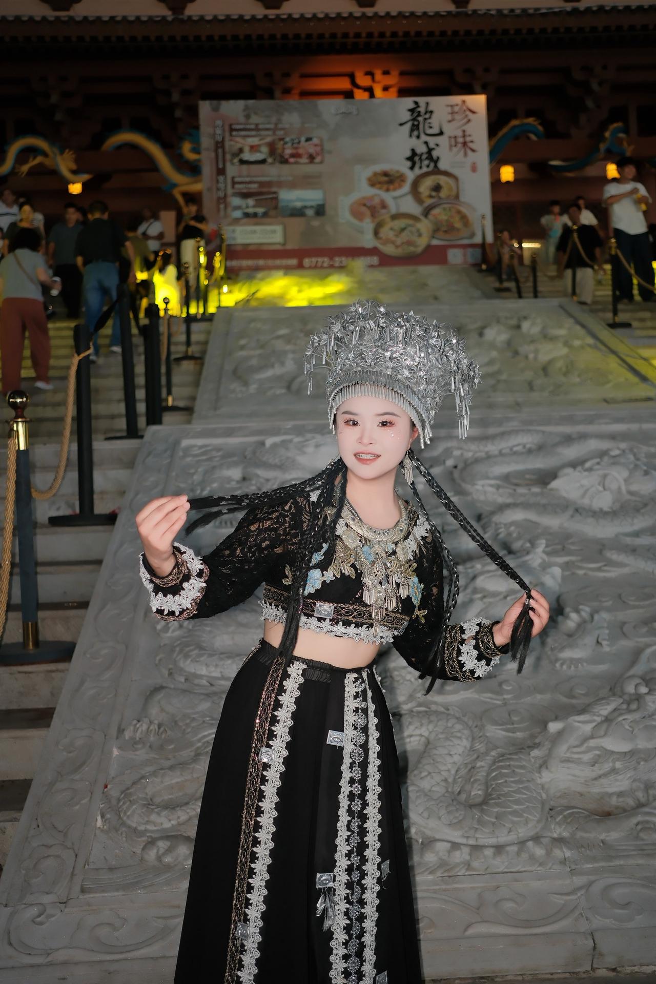 苗妹来打卡啦民族风穿搭分享 苗寨公主 苗族服饰华丽 苗家服饰体验