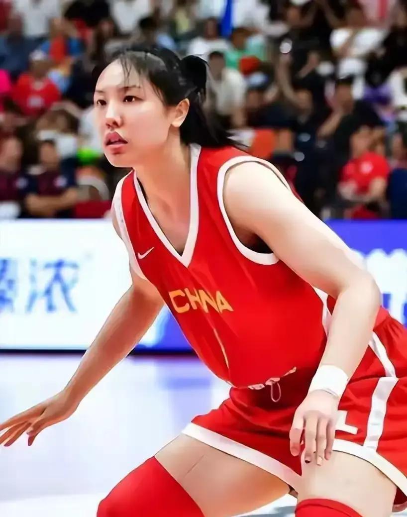 中国女篮世预赛收官战对巴西，昔日防守尖兵张茹首发6分多钟0分0出手，却交出3失误