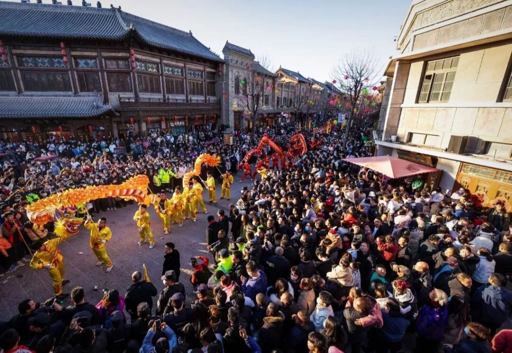 坐高铁感受经济脉动社火村超、大集美食、春牛祈愿——来河南的传统村落过大年年关越来