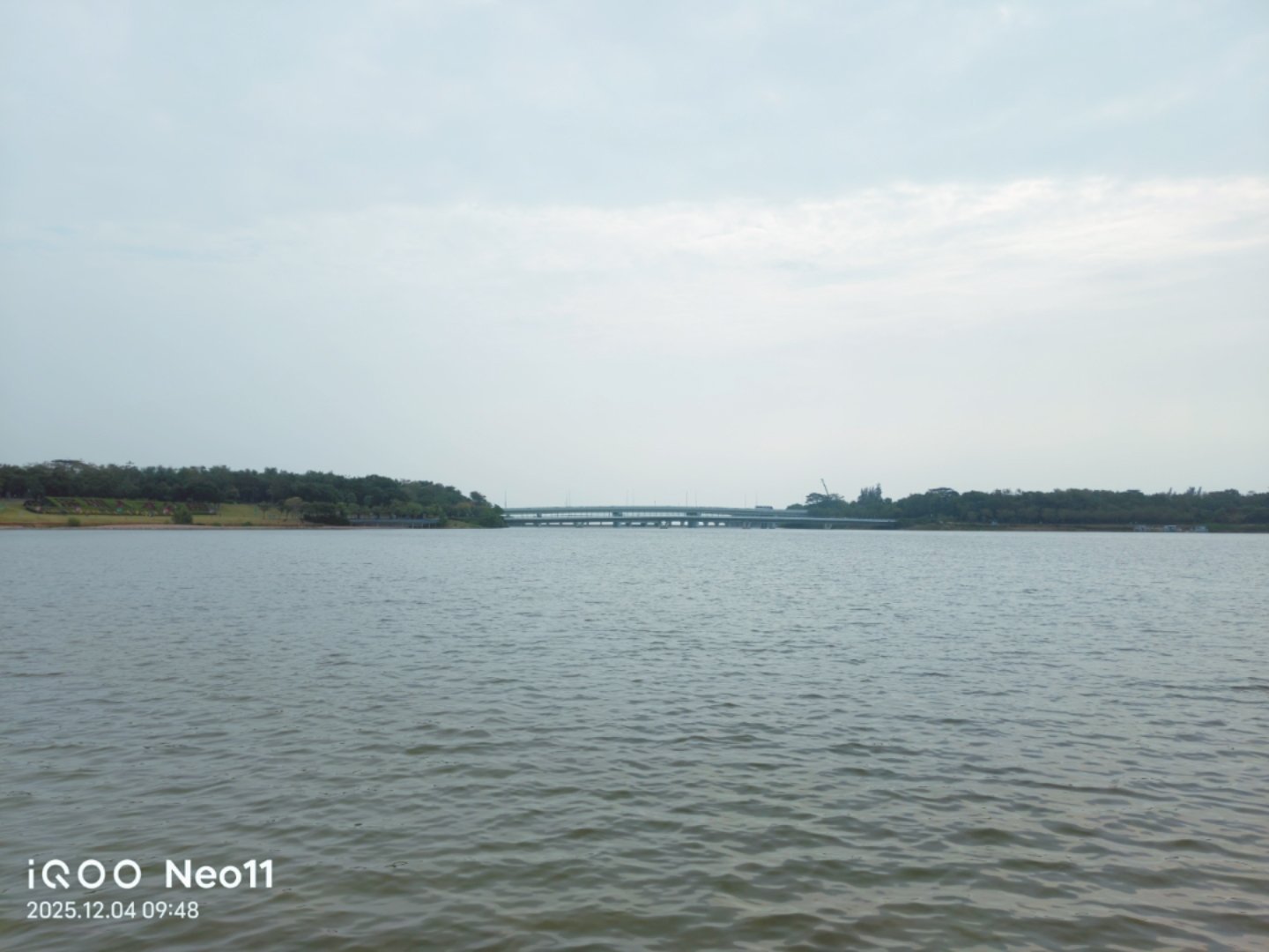 又是匆匆特种兵出差，还帮来打卡的大爷拍了两张游客照，微风徐徐如果不赶时间会更舒服