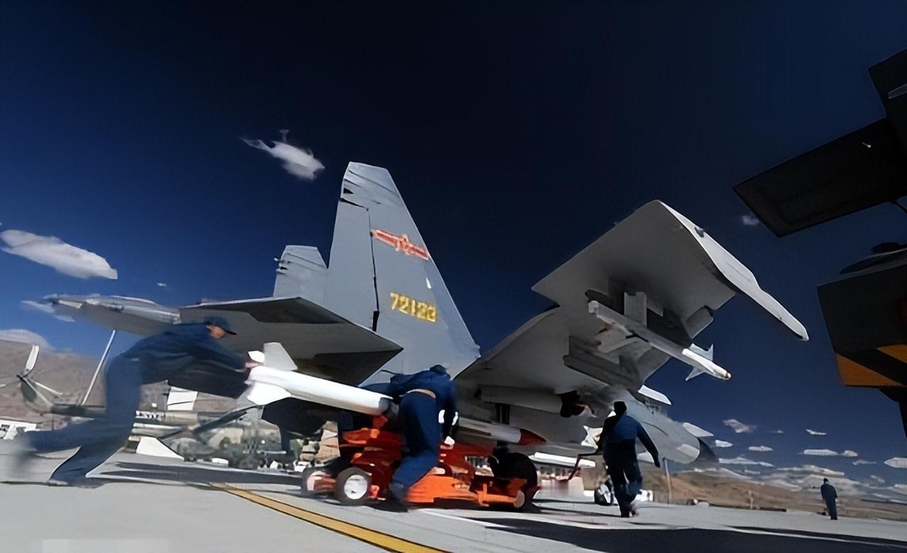 歼-20明明更强。
但对付美军的总是歼-11。

更贵的战机不是没有。
可升空拦