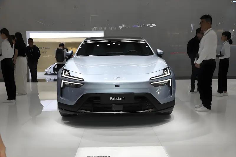 【极星汽车回应公关团队解散传闻：系总部迁址引发变动】近日，网络流传出关于极星汽车