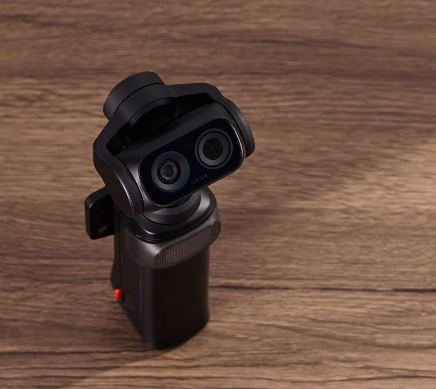 影石 Insta360 Luna Ultra 云台实拍来了！双徕卡镜头、可拆卸图