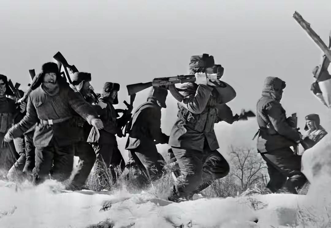 中苏珍宝岛冲突后，毛主席为何决定“争取一霸”？

那段历史如今翻出来看，依然让人