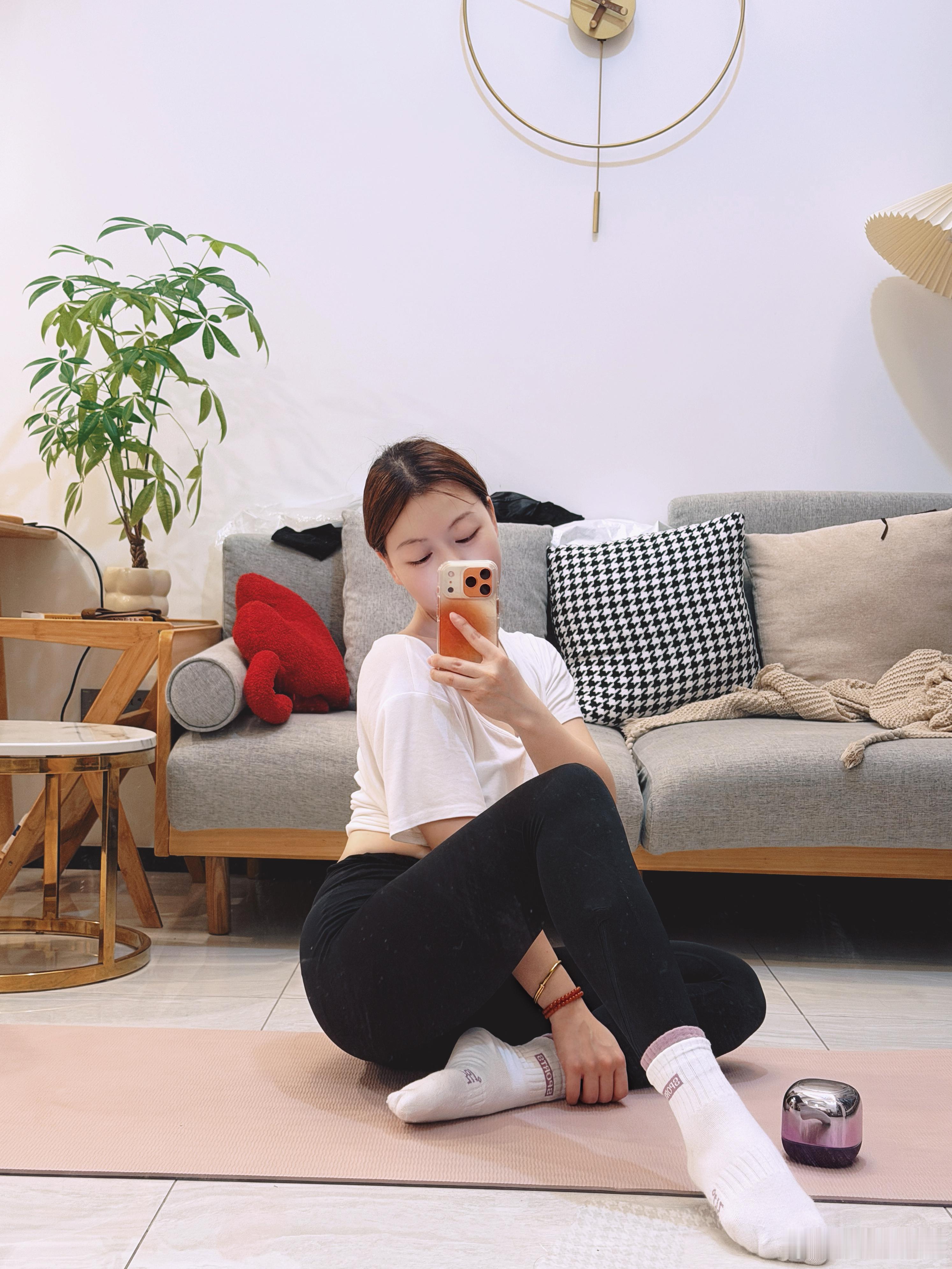 做自媒体工作其实每天都挺忙的尽管今天是周六也不例外在忙碌的节奏中挤出时间来运动一