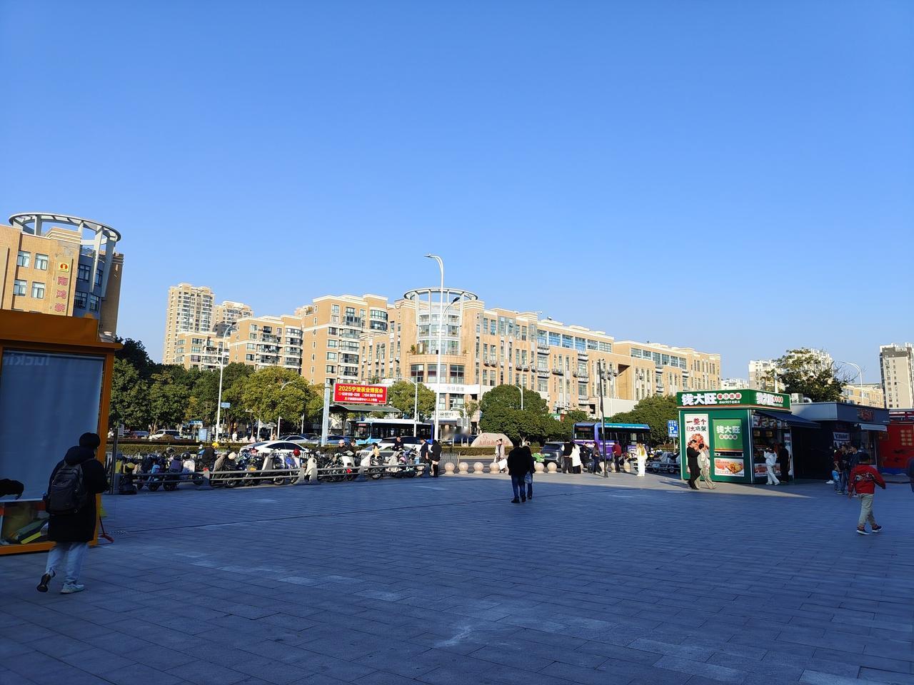 这件事情，就是家庭分配任务的问题了。既然有5姐妹，还有弟弟，那就是6个姐弟。这么