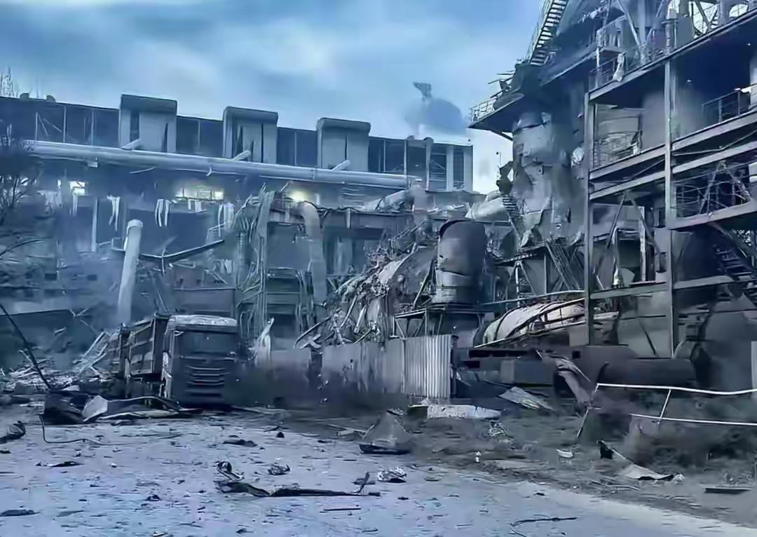 包钢一子公司板材厂的蒸气球罐发生爆炸，看到这消息也感觉不可思议，工业蒸气球罐相当