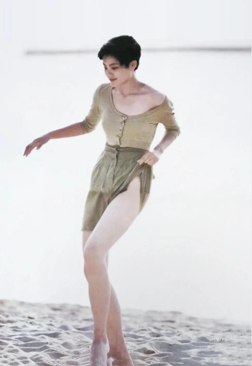 多年前王菲的旧照！王菲 FAYE WONG1990年为MING PAO WEEK