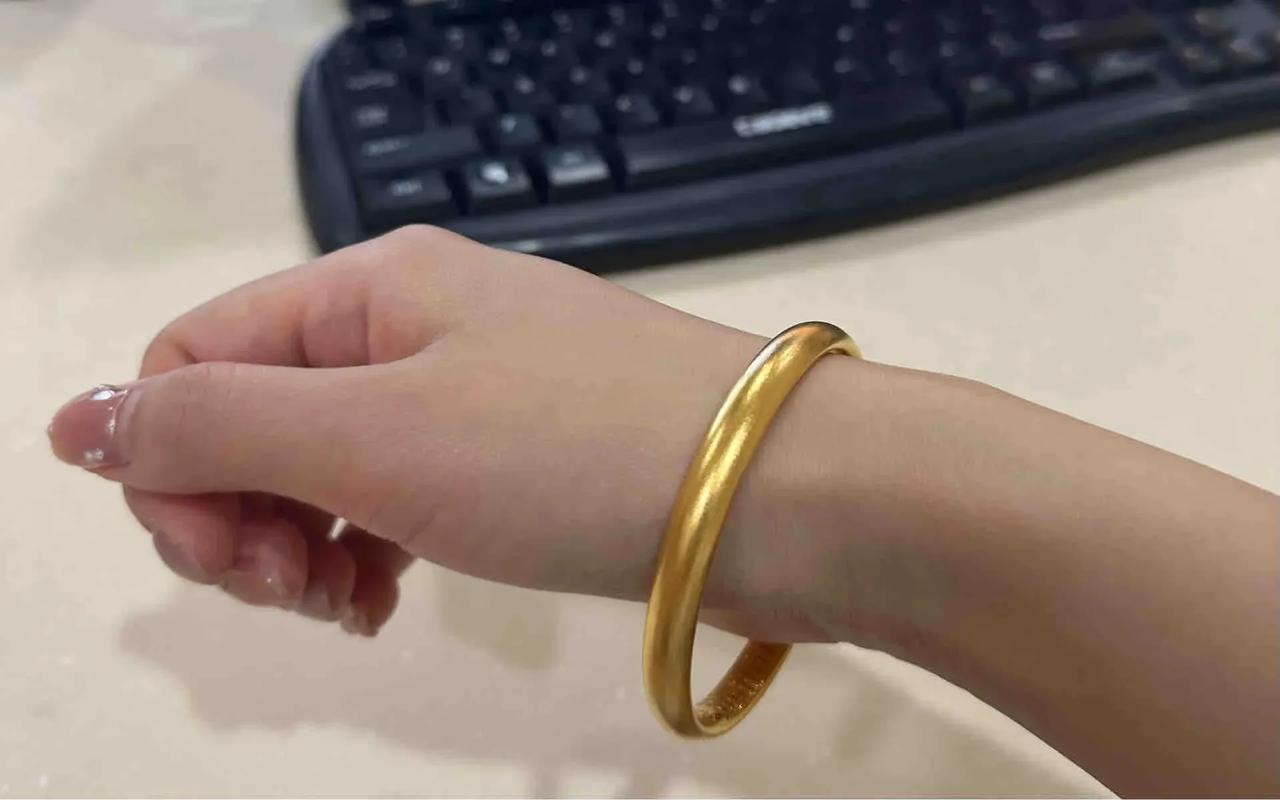 黄金跌了，很多人却发现自己根本没捡到便宜[捂脸]

国际金价最近从高位明显回调，