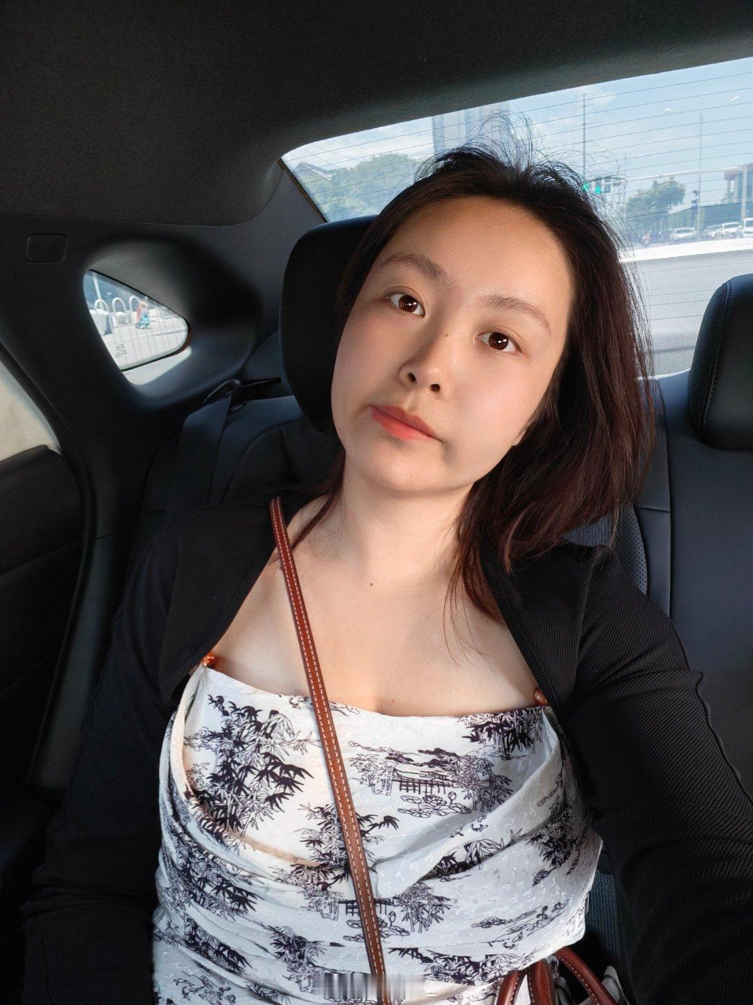 湖北大范围高温即将来袭今天武汉超晴朗特种兵出个差去首都拍个方盒子猜一猜是啥车😉