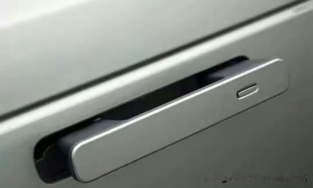 这图科普得真好，隐藏式门把手并非绝对不安全，只要技术合规，隐藏式门把手依旧是好东