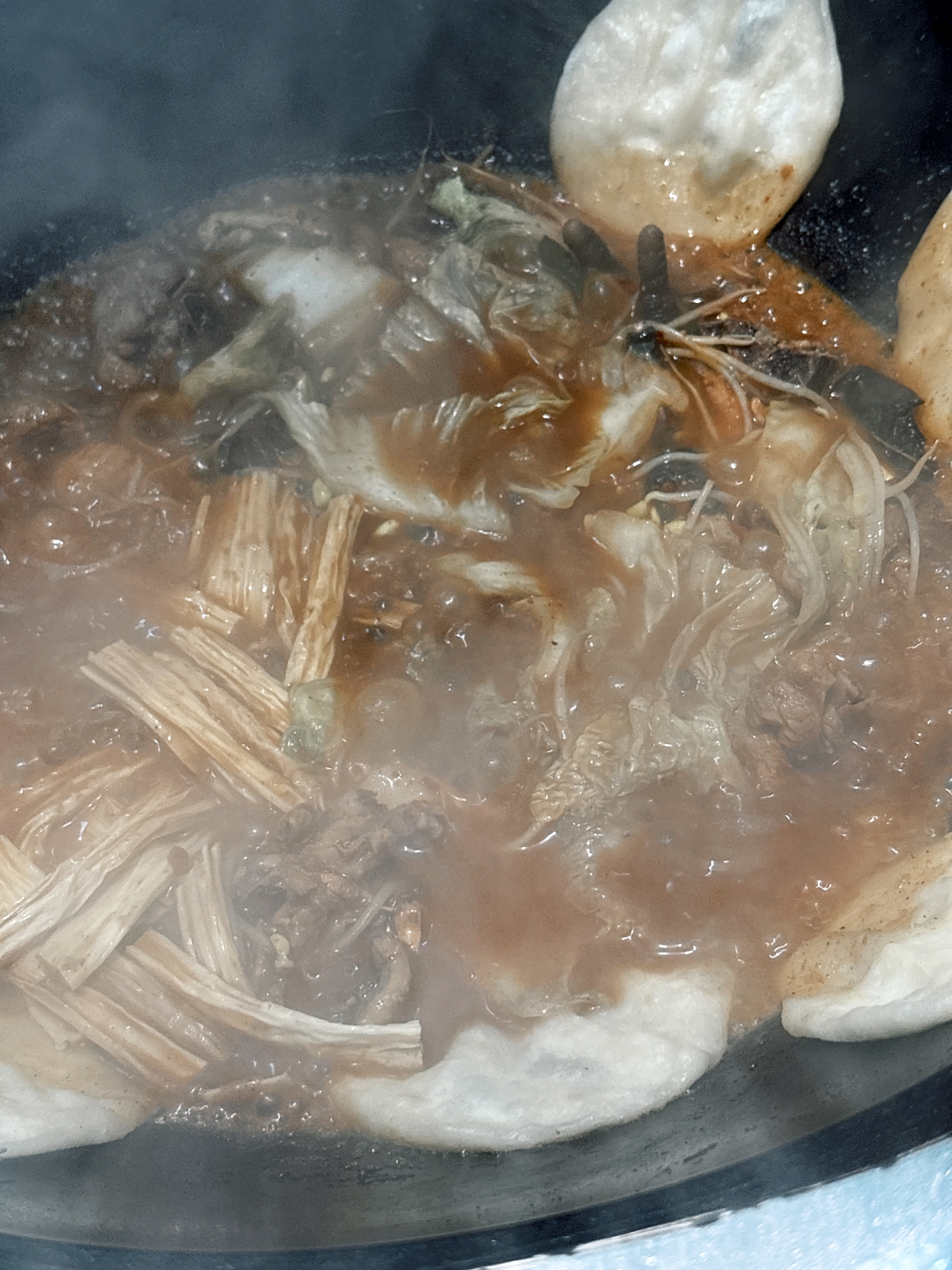 昨晚去吃了沪传奇地锅鸡这家的确好吃贴饼啊呜啊呜根本停不下来推荐大家有机会去试试上