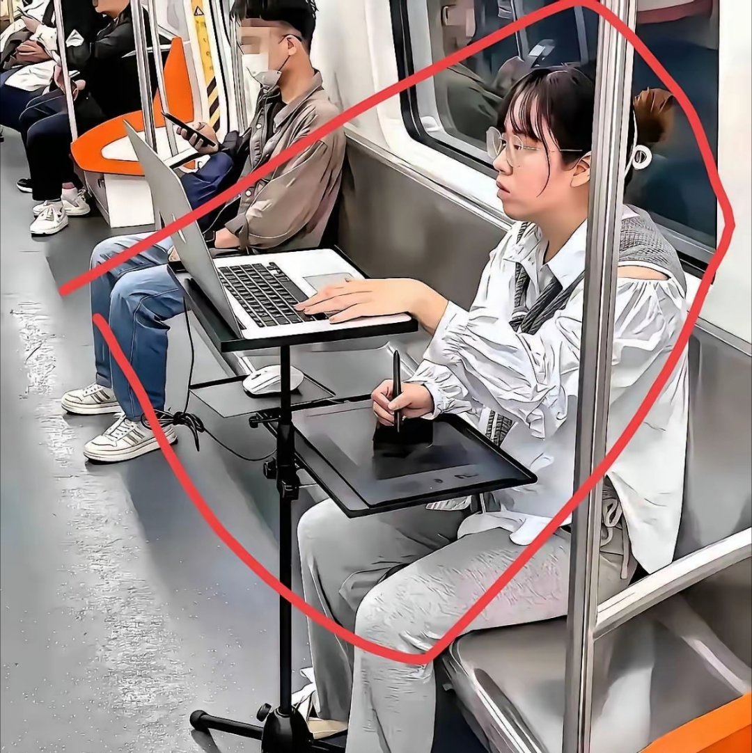 好敬业的女孩子！ 