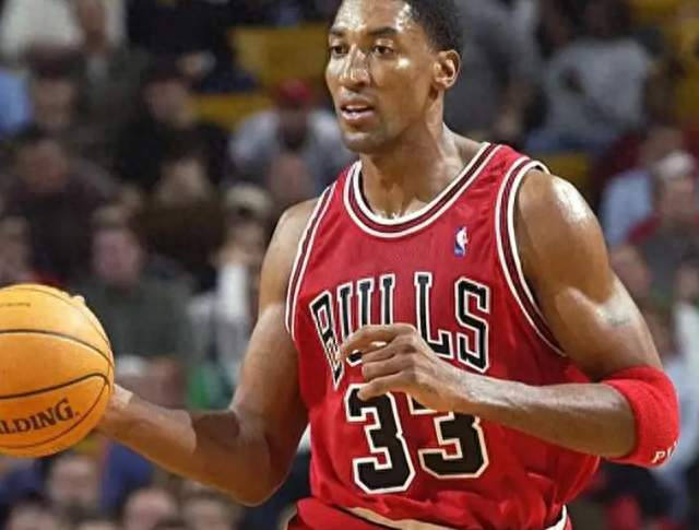 职业生涯送出2300+抢断有多难？NBA历史仅8人，詹姆斯2417次排第6