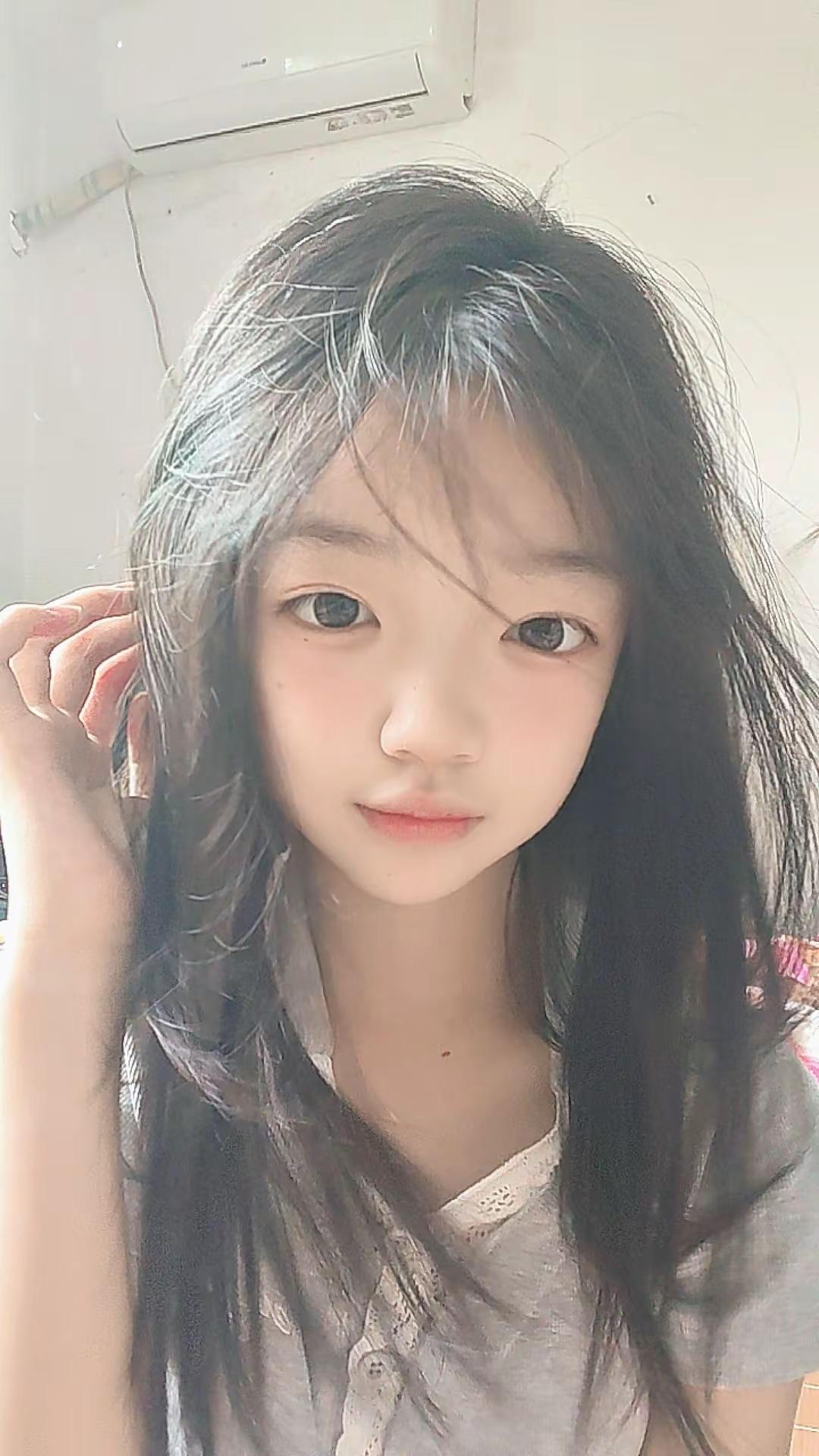 想你们啦(｡•o•｡∩)女生长发 短头发女孩 碎发日常 一零后女生