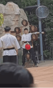 人一旦加金融杠杆，本质上就变成了一个赌徒。如果加金融杠杆，还要代人理财，那么迟早