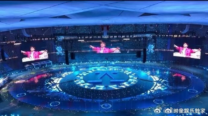  张杰鸟巢舞台够内娱学一辈子了  张杰开列车鸟巢巡游用心、舍得、有创意，张杰鸟巢