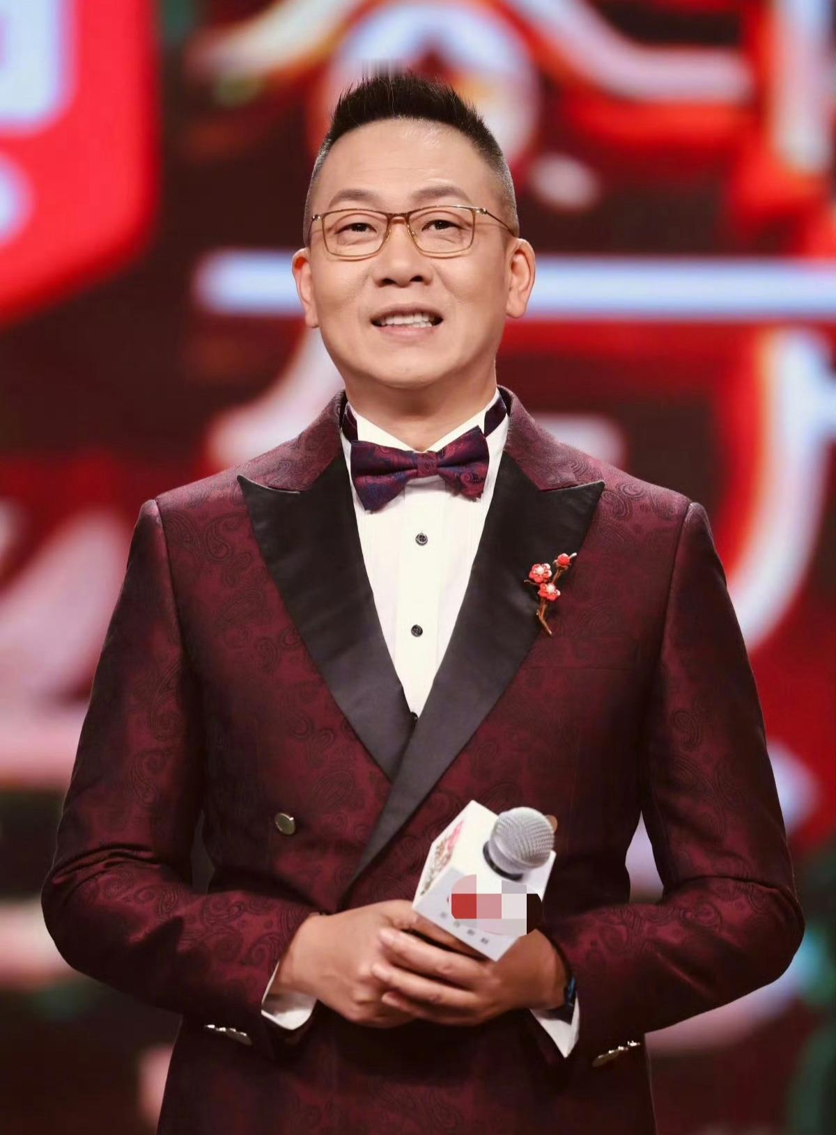 主持人林海说星爷不欠你了好难看 在我看来，说难看的，首先忽略了一个事实，就是这不