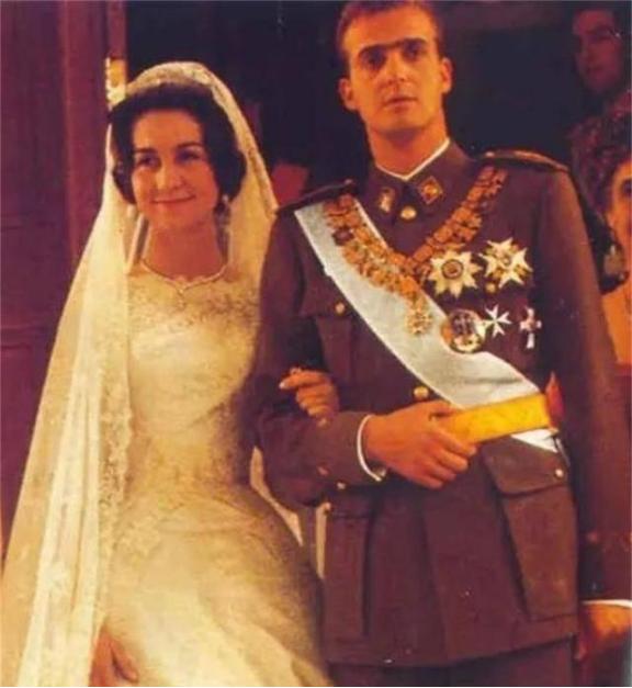 他性瘾太大，必须进行化学阉割！”2014年，86岁的西班牙前国王，被强行注射了睾