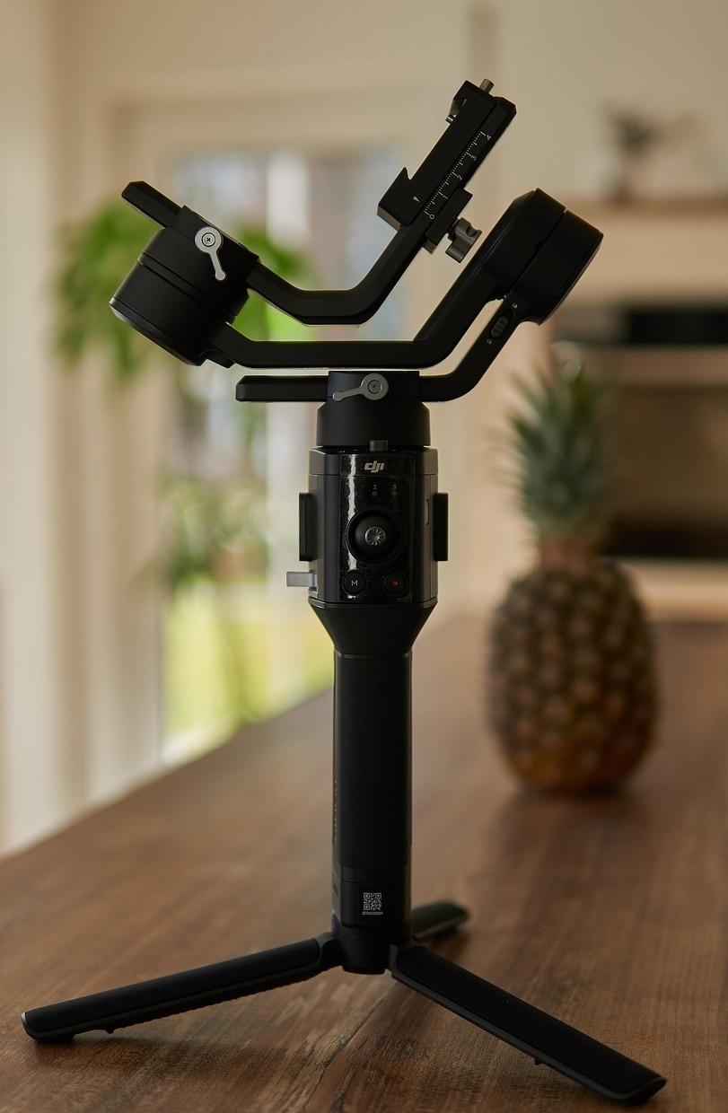 荣耀Robot Phone的钛合金四自由度云台，把精密制造能力直接具象化在机身里