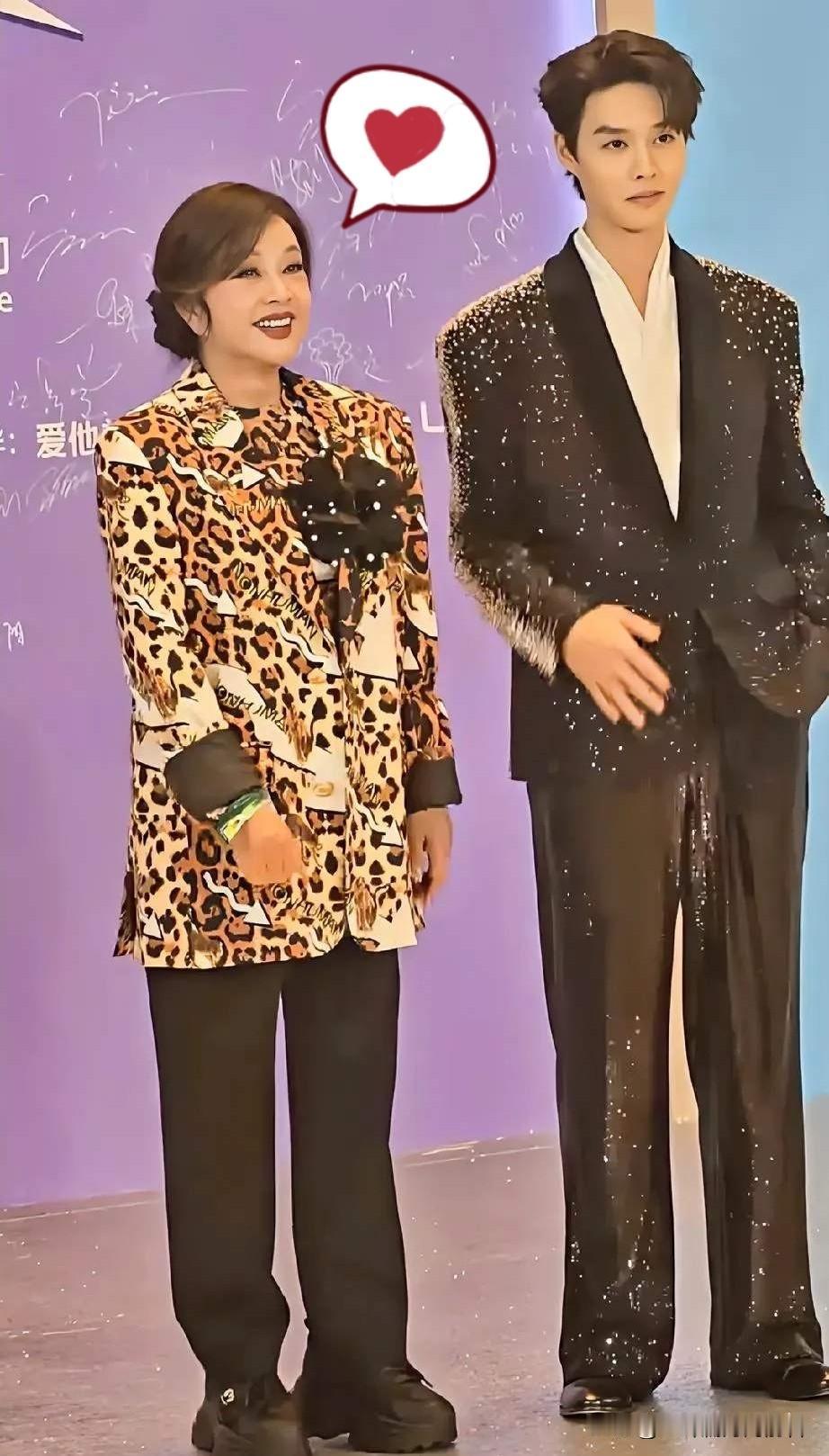 奉劝大家一句，
别被刘晓庆骗了，

她这个人啊，根本不需要炒作，她需要的是松弛，