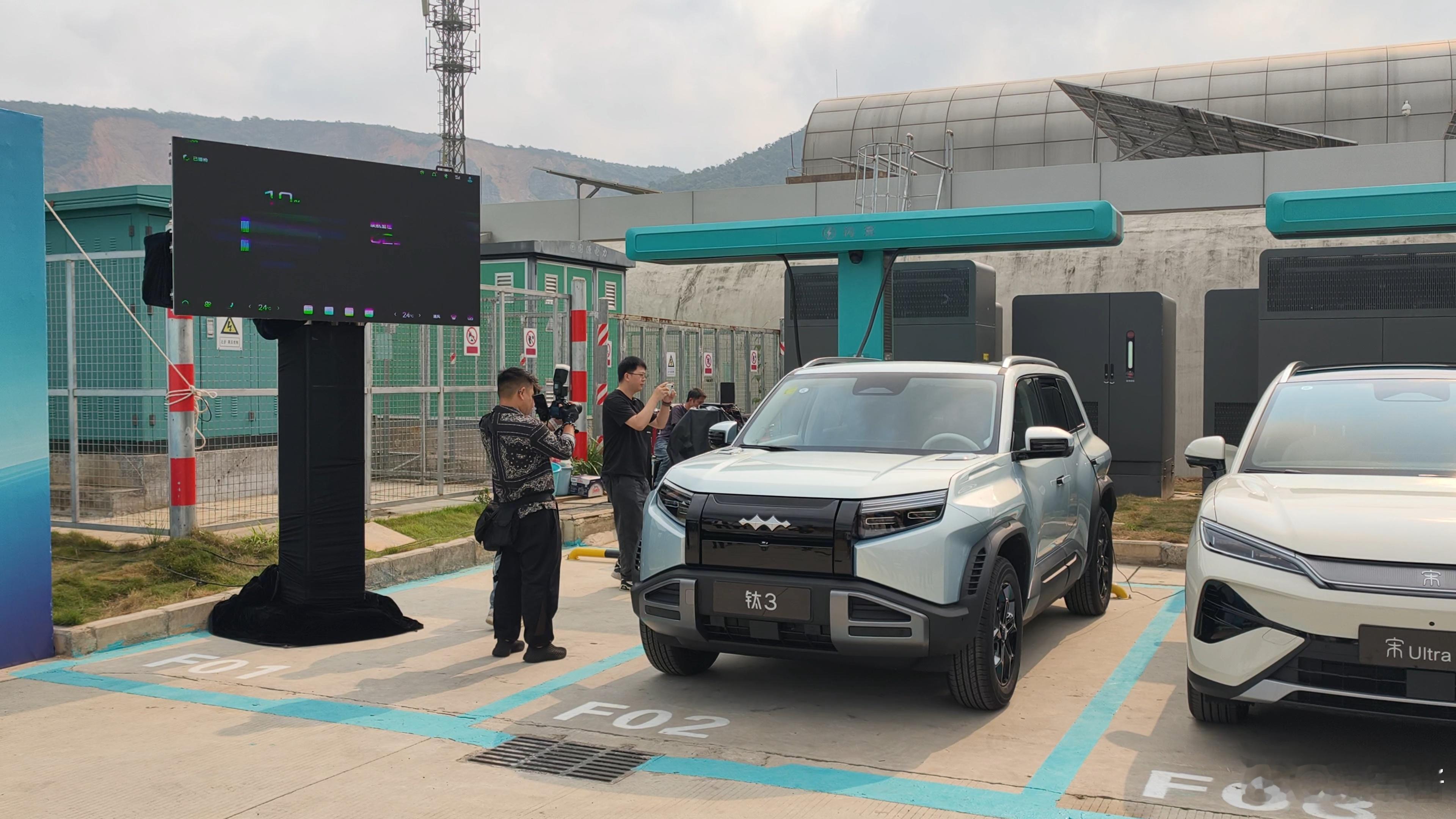 来参加比亚迪试驾活动，看样子，老师们拍钛3真是什么设备都上了 比亚迪 方程豹钛3