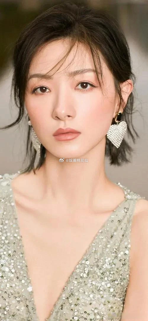 蒋欣与万茜演技之差距凸显，老天赏饭吃与科班演技对比一览无余 ​​​