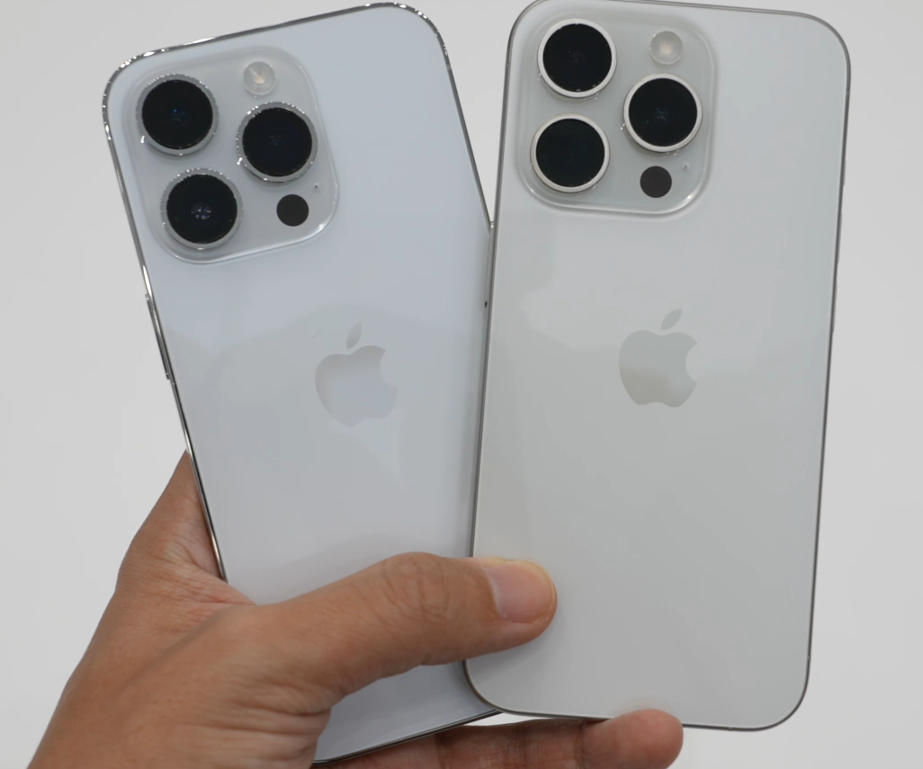 白色的14Pro对比iPhone15Pro 这个钛合金颜色有点像铝合金啊。。。喜