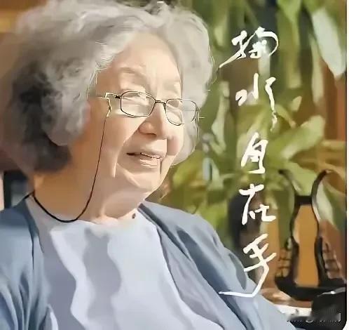 七律.悼念百岁诗人叶嘉莹先生
（2024年11月29日）
忽闻噩耗泪成江，全网悲