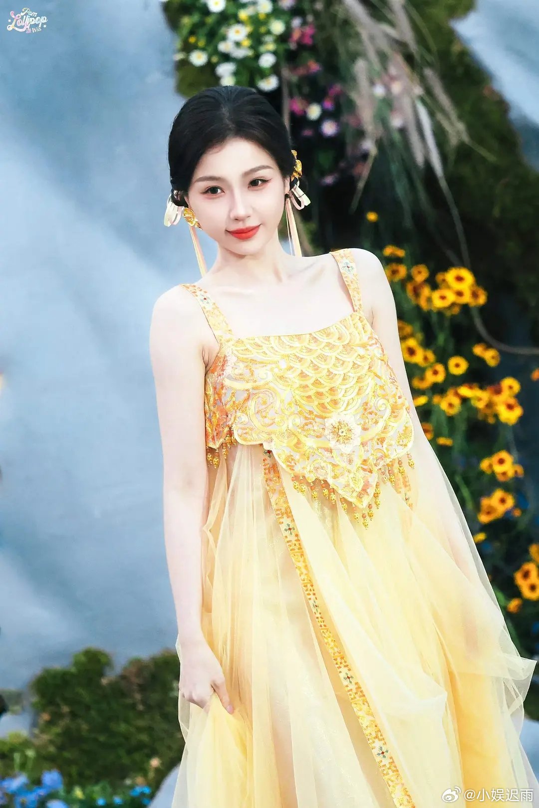 站姐精修p图都遮不住虞书欣的法令纹 