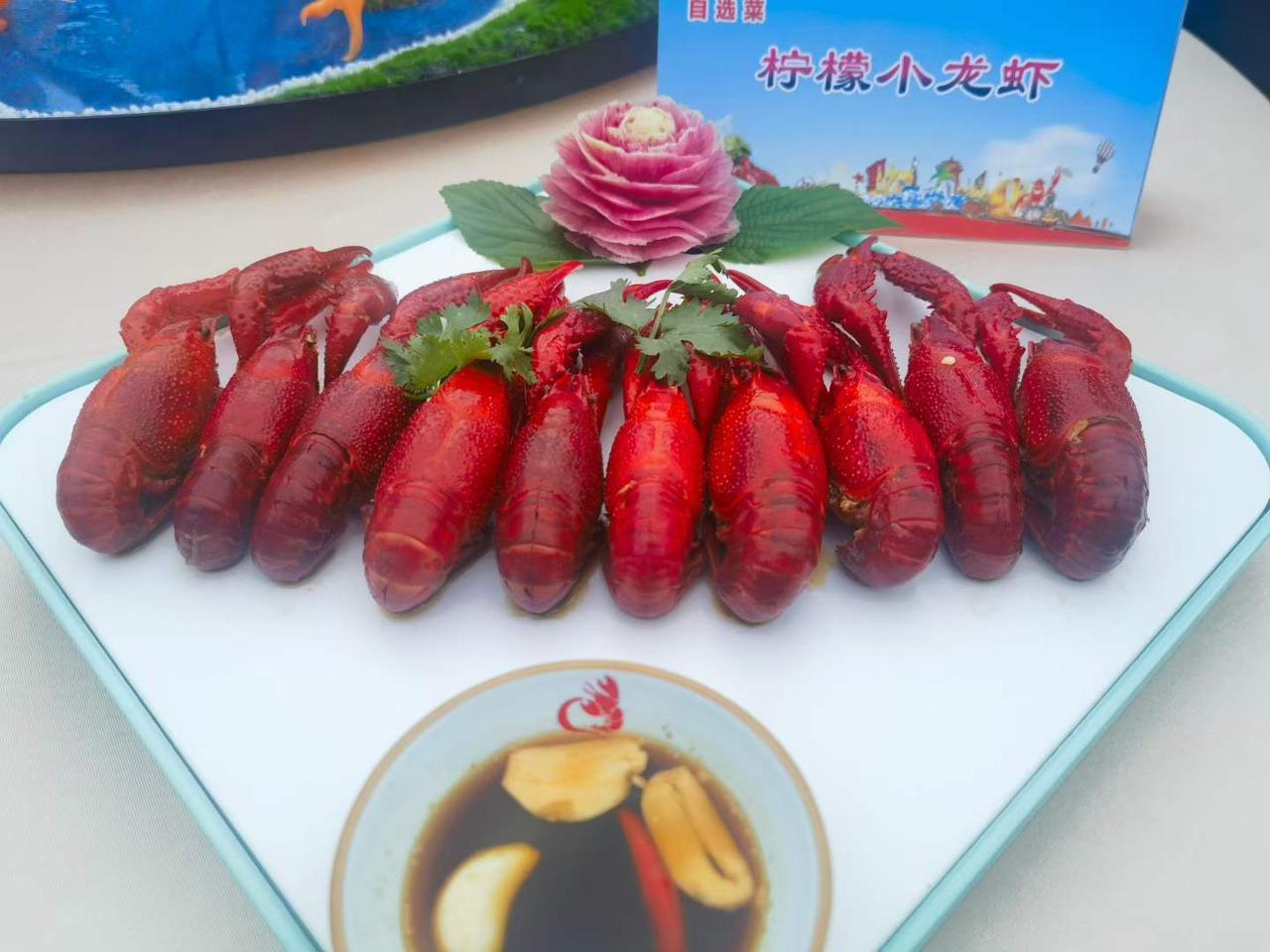 川渝小龙虾厨艺技能邀请赛暨资阳市第十九届劳动技能竞赛开赛。
图文原创：成都椒哥