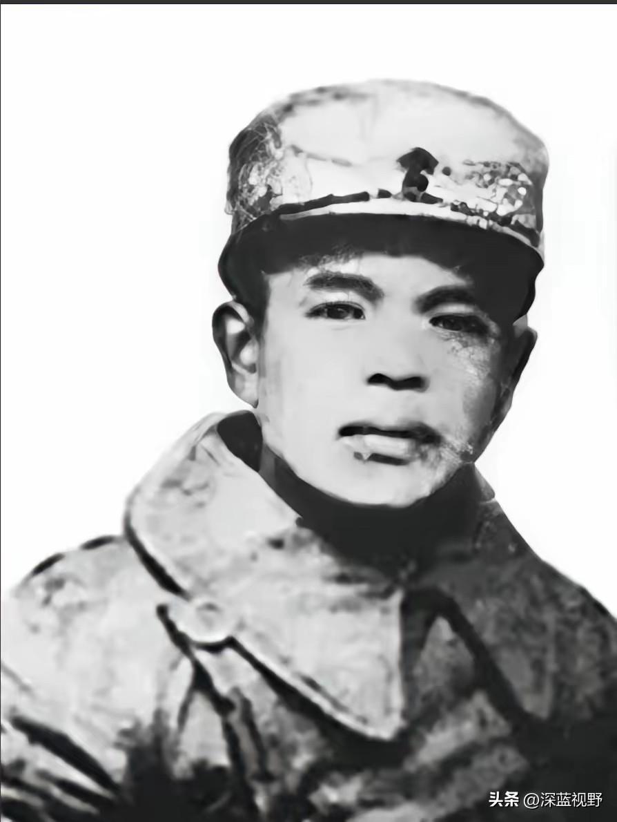 1950年，肖华调京赴任途中，忽见一卖烟小贩，脸色骤变：这不正是当年杀害黄骅的凶