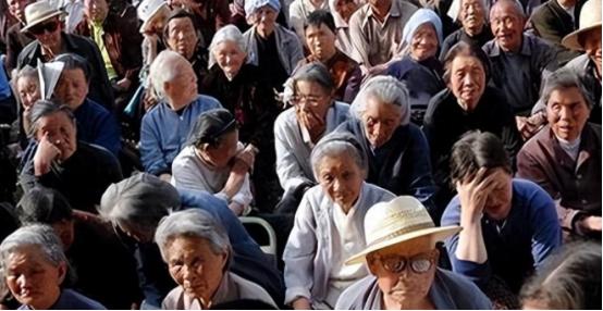 2026年3月，料峭春寒仍在肆虐。凛冽的风似一把把冰刃，割破了春的温柔，却也为大