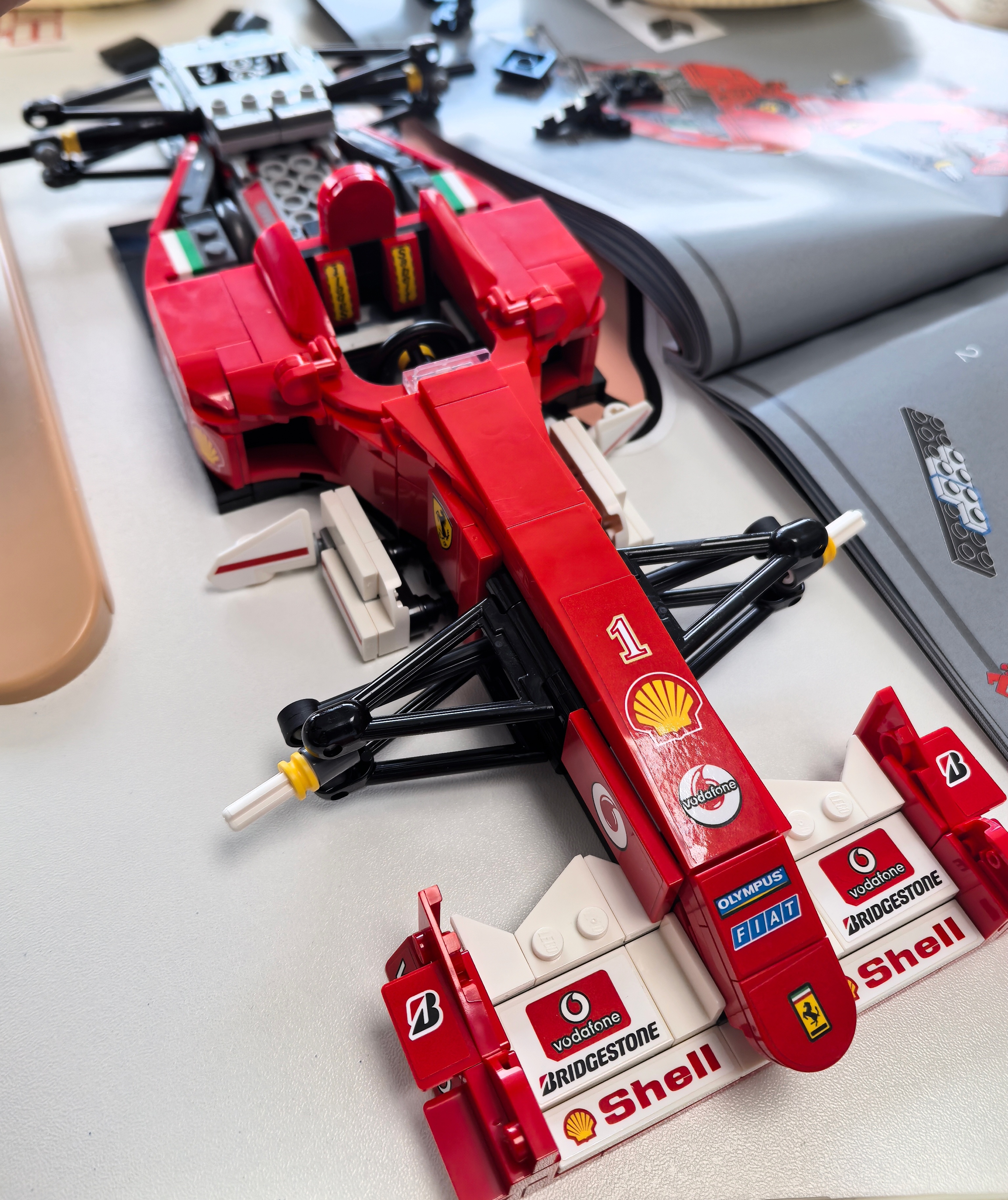 乐高F1粉丝太拼了入了月初刚上市的乐高® ICONS系列法拉利 F2004 与迈