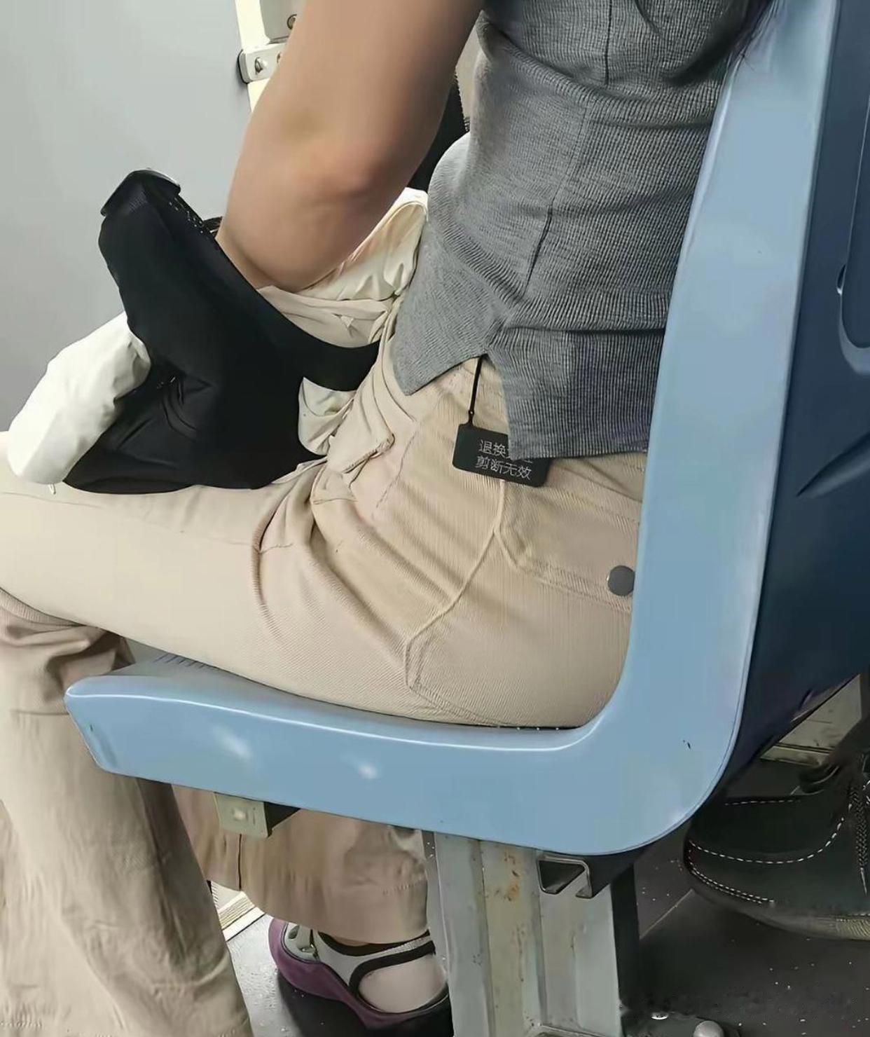 居然真有人敢这么明目张胆行事？ ​​​