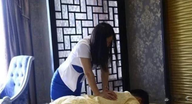 江苏泰州，一男子在按摩时，女技师告诉男子，只要多加100元钱，就可以增加一个肾部
