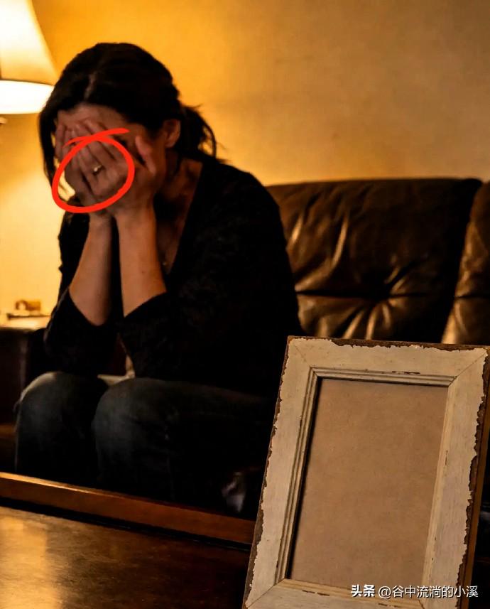 丈夫海外打工养家，
她在家双线出轨，
最终净身出户悔终生！

丈夫远走国外拼命挣