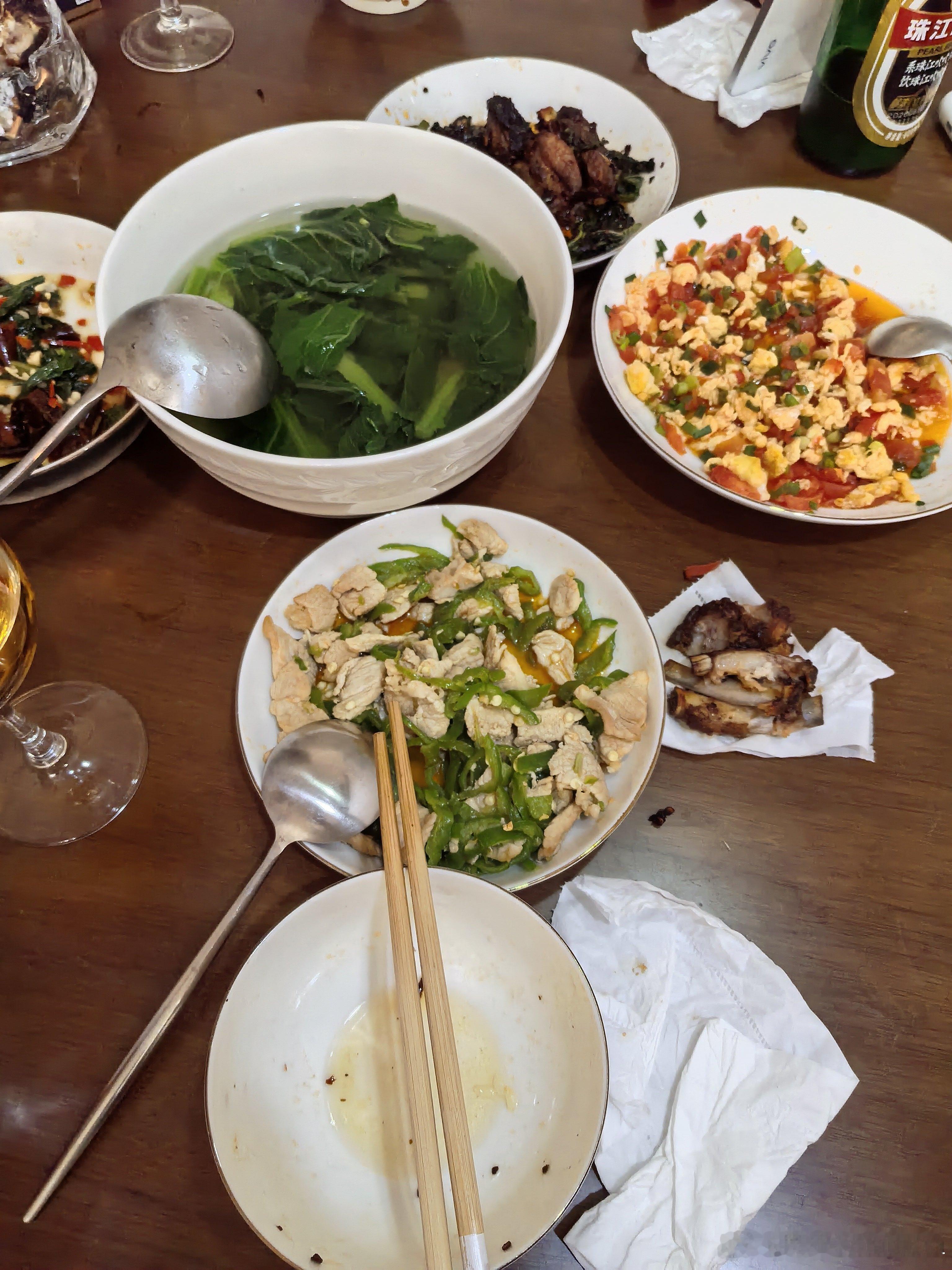 谁搬完新家还有功夫炒菜给自己吃，是我 