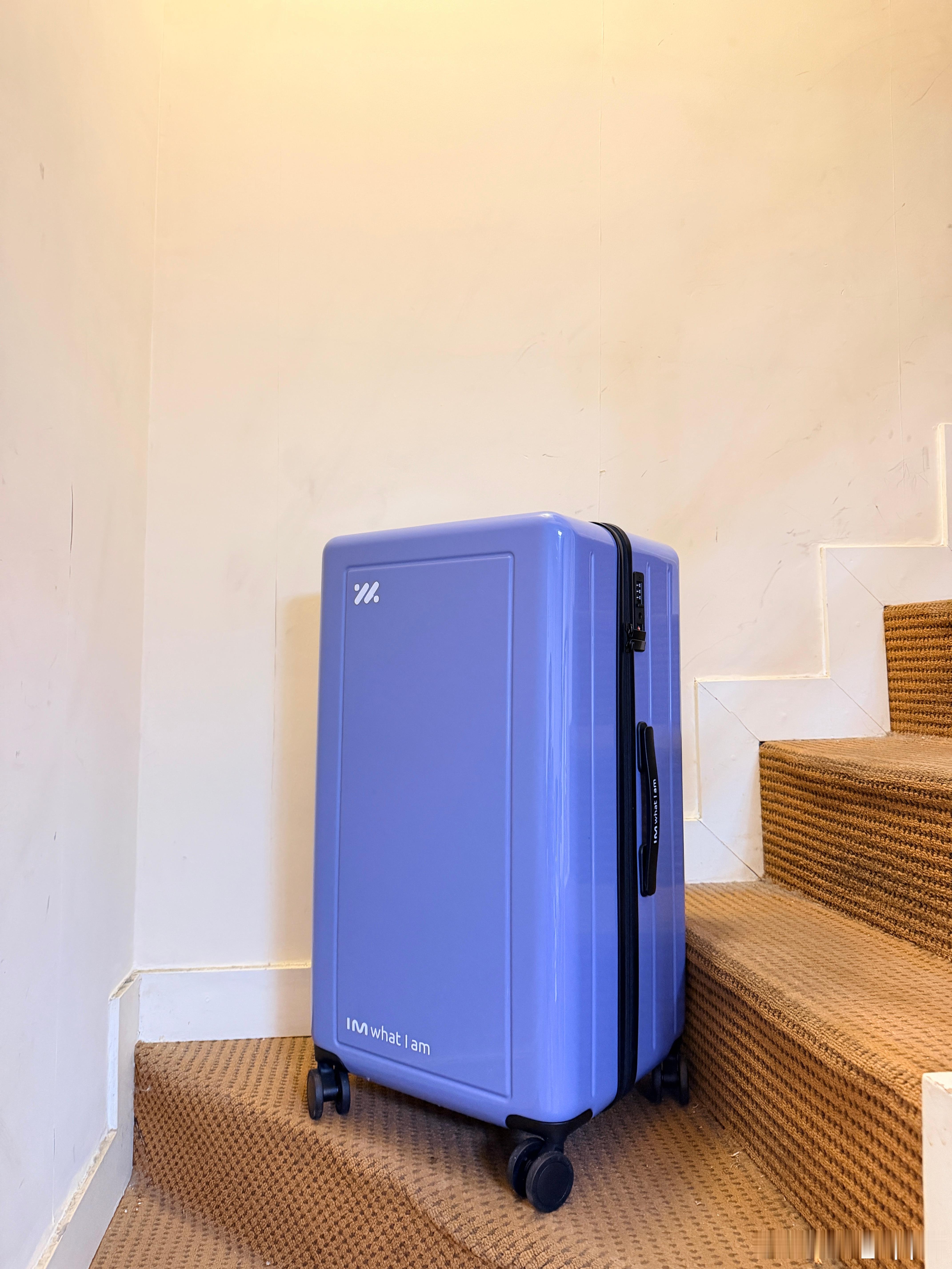 哇～收到智己汽车的行李箱啦好喜欢这个颜色 紫气东来 这个宽度带着头盔出差也超级方