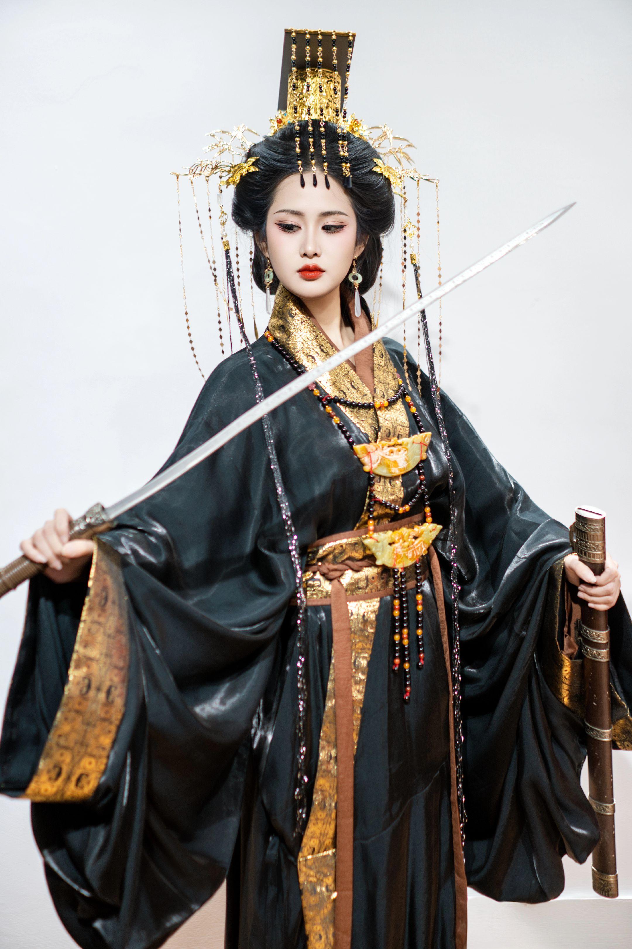 “什么金枝玉叶，我要权倾朝野！”“父皇，您该退位了……”