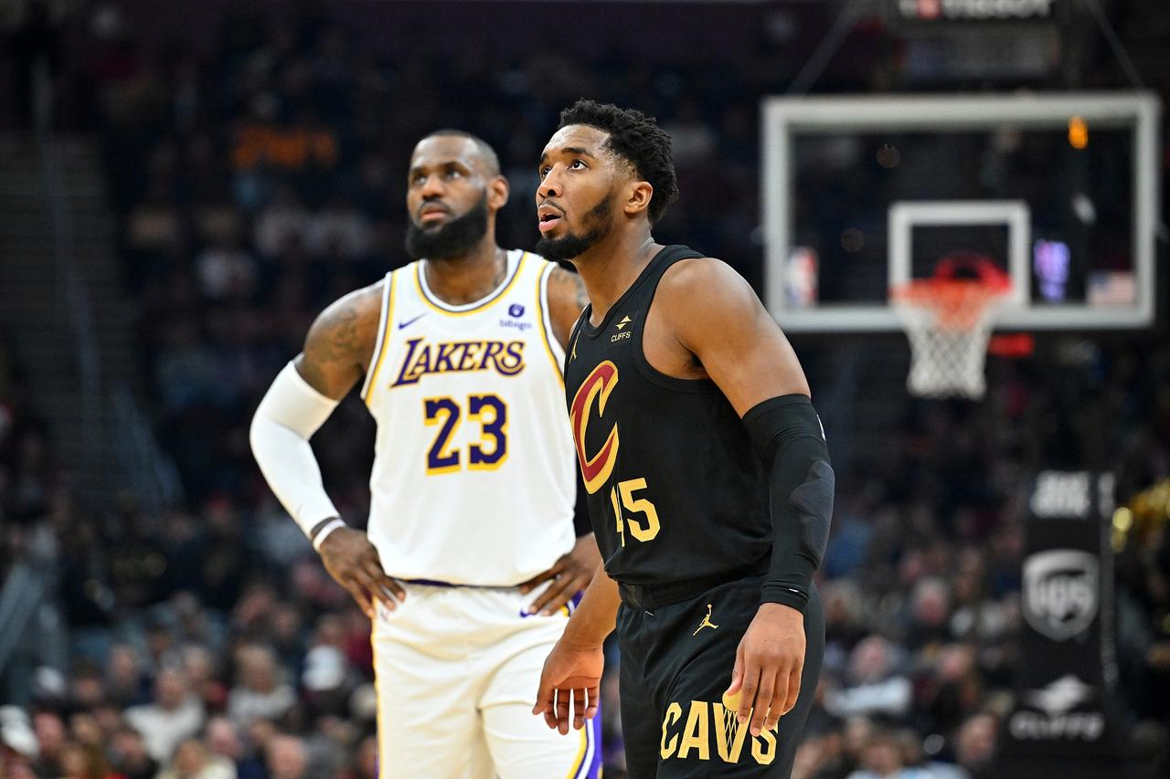 詹姆斯不去骑士是因为米切尔单打独斗？
前NBA球员波利尼斯谈到了詹姆斯不去骑士，