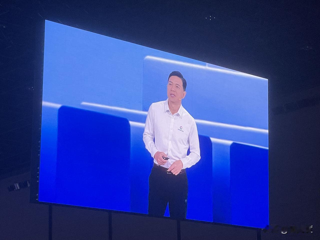李彦宏：龙虾的火爆是第一次智能体替代模型出圈

在今天的百度AI开发者大会上，李