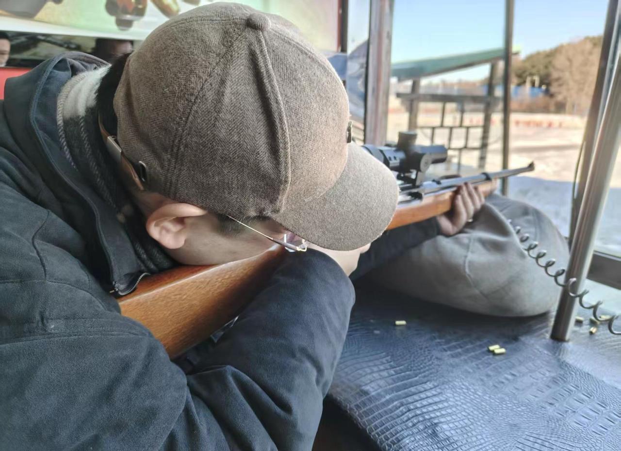 写歌的人用了脑，唱歌的人用了心，听歌的人用了情，不怕音乐太好听，就怕歌词入了心。