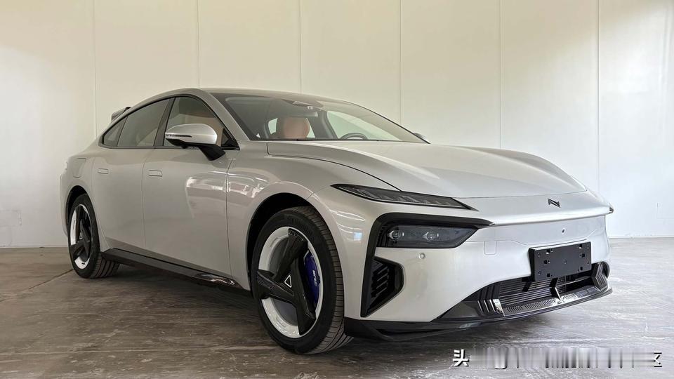 东风奕派007新申报的不知道是改款还是特别版[思考]这尾翼相当浮夸啊[泪奔][泪